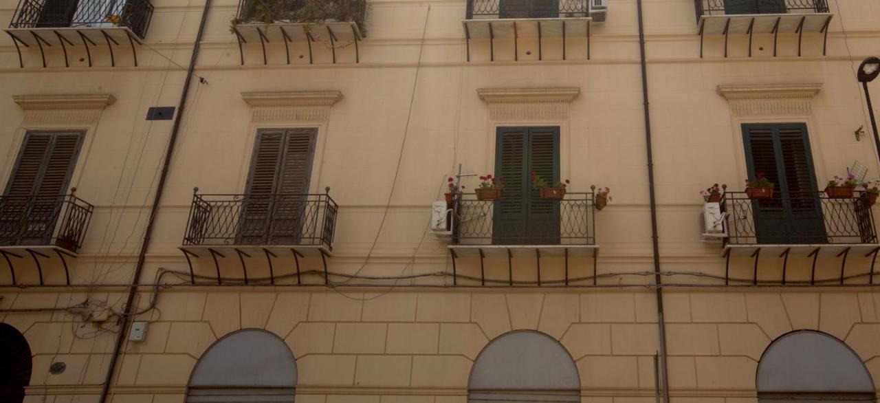Giachi Friendly Rooms Alla Stazione Palermo Exterior photo