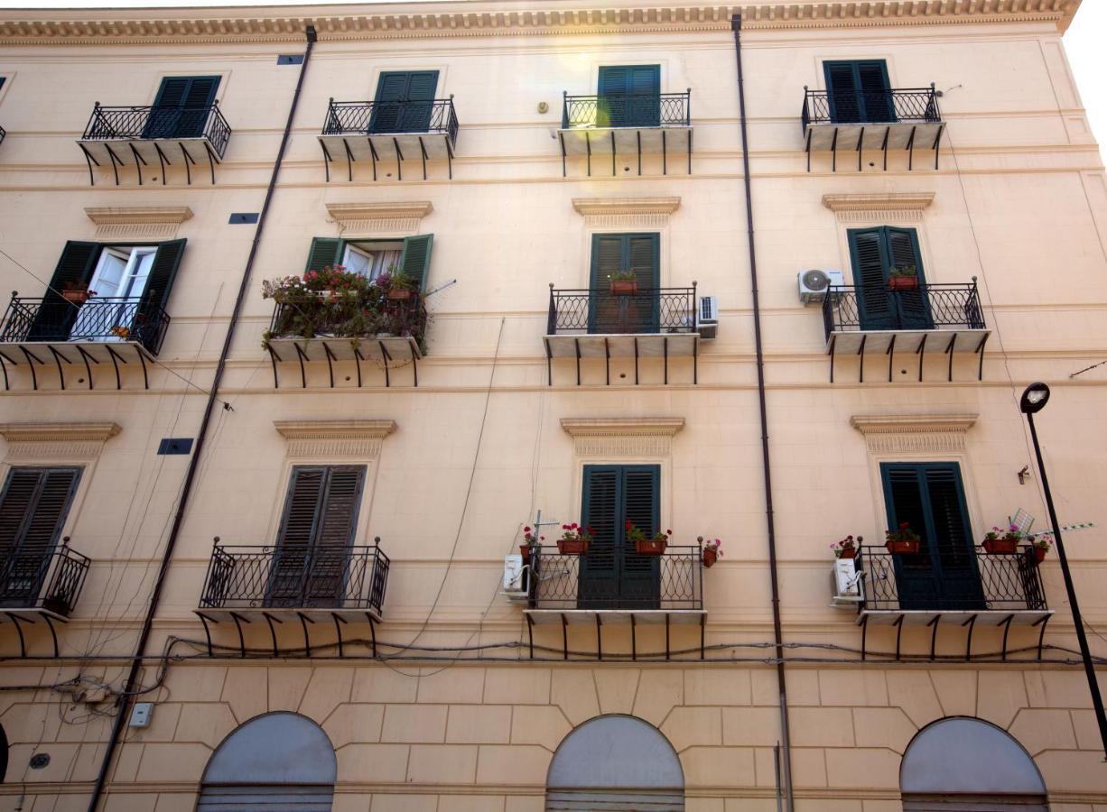 Giachi Friendly Rooms Alla Stazione Palermo Exterior photo